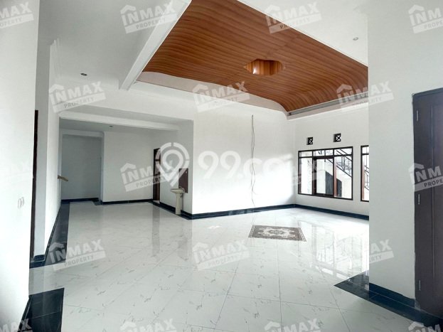 Rumah Strategis Modern Lb 506m2 di Singosari, Malang Rumah Strategis Modern Lb 506m2 di Singosari, Malang