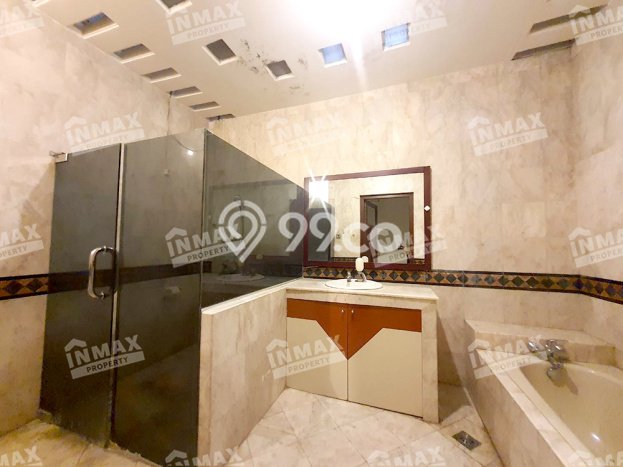 Lokasi terbaik! Rumah siap huni disewakan di Klojen LB 330m2 Lokasi terbaik! Rumah siap huni disewakan di Klojen LB 330m2