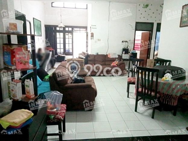 Rumah Terawat LT 300m2m² / LB 250m2m² di Lokasi Premium Kedungkandang, Malang Rumah Terawat LT 300m2m² / LB 250m2m² di Lokasi Premium Kedungkandang, Malang