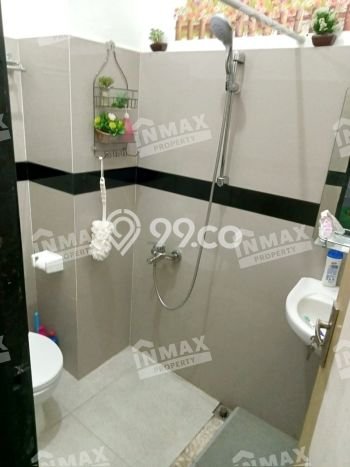 Rumah Terawat LT 300m2m² / LB 250m2m² di Lokasi Premium Kedungkandang, Malang Rumah Terawat LT 300m2m² / LB 250m2m² di Lokasi Premium Kedungkandang, Malang
