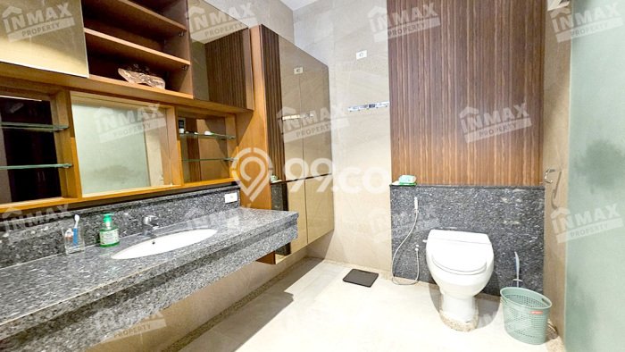 LISTING BARU! Rumah Strategis area , Luas 446m2m² LB 600m2m² LISTING BARU! Rumah Strategis area , Luas 446m2m² LB 600m2m²