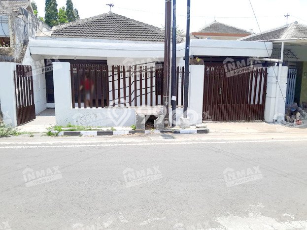 Rumah Minimalis LT 226m2m² Terawat di Sukun, Dekat Pusat Perbelanjaan, Malang Rumah Minimalis LT 226m2m² Terawat di Sukun, Dekat Pusat Perbelanjaan, Malang