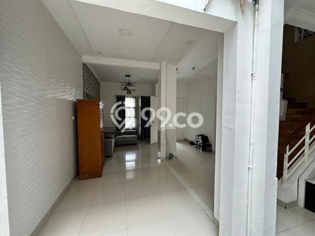 Disewakan! Rumah 5 Kamar Tidur &
4 Kamar Mandi di Gading Serpong, Tangerang Disewakan! Rumah 5 Kamar Tidur &
4 Kamar Mandi di Gading Serpong, Tangerang