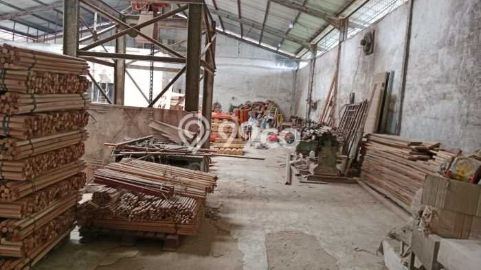 Gudang Komersial Disewakan di Periuk Tangerang Luas 1000m2 Gudang Komersial Disewakan di Periuk Tangerang Luas 1000m2