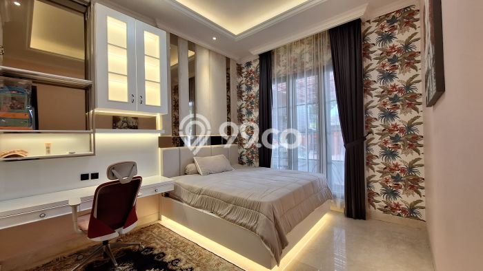Siap Huni Rumah Mewah 6 Kamar di Kebayoran Baru Dekat ke Mana Saja Siap Huni Rumah Mewah 6 Kamar di Kebayoran Baru Dekat ke Mana Saja