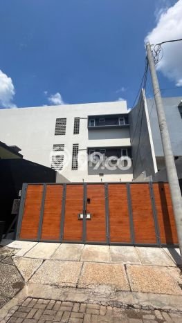Komersial Bagus Dijual LB 448m2 Lokasi Strategis Tangerang Area Cocok untuk Bisnis Komersial Bagus Dijual LB 448m2 Lokasi Strategis Tangerang Area Cocok untuk Bisnis