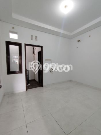 KESEMPATAN TERBAIK! Rumah Nyaman area Jelambar, LT 72m² LB 200m² KESEMPATAN TERBAIK! Rumah Nyaman area Jelambar, LT 72m² LB 200m²