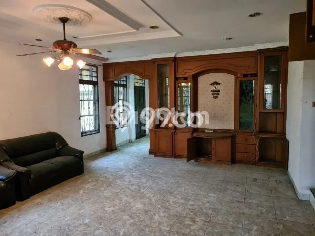 Rumah Mewah LB 115m2 Siap Huni Desain Elegan di Taman Palem, Jakarta Barat Rumah Mewah LB 115m2 Siap Huni Desain Elegan di Taman Palem, Jakarta Barat