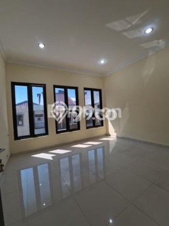 SPECIAL RATE! Rumah di Taman Ratu, 4 KM, Lingkungan Sejuk, LT 150m² Bangunan 225m² SPECIAL RATE! Rumah di Taman Ratu, 4 KM, Lingkungan Sejuk, LT 150m² Bangunan 225m²