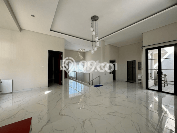 Ready to Use! Luxury House LT 300m2 Desain Elegan di Araya Ready to Use! Luxury House LT 300m2 Desain Elegan di Araya