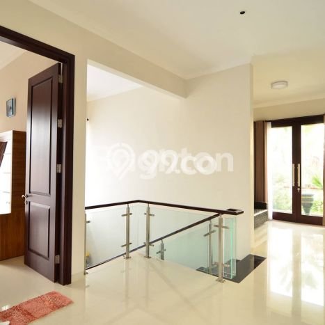 Ready to Use! Luxury House LT 400m2 Desain Modern di Araya Ready to Use! Luxury House LT 400m2 Desain Modern di Araya