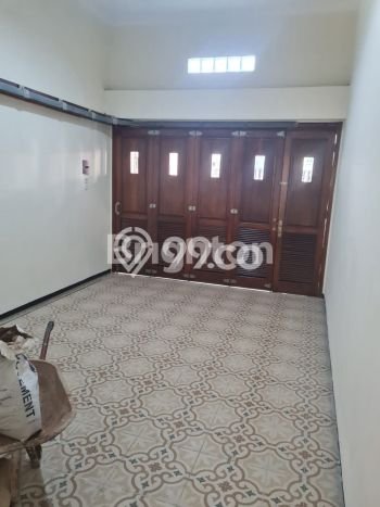 Lokasi terbaik! Rumah siap pakai dikontrakkan di Blimbing LB 235m2 Lokasi terbaik! Rumah siap pakai dikontrakkan di Blimbing LB 235m2