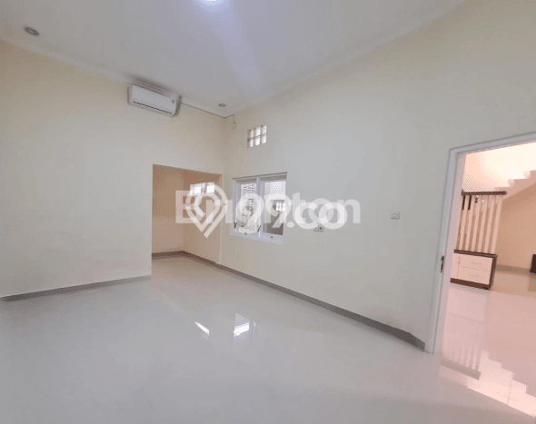 Lokasi terbaik! Rumah siap pakai dikontrakkan di Blimbing LB 235m2 Lokasi terbaik! Rumah siap pakai dikontrakkan di Blimbing LB 235m2