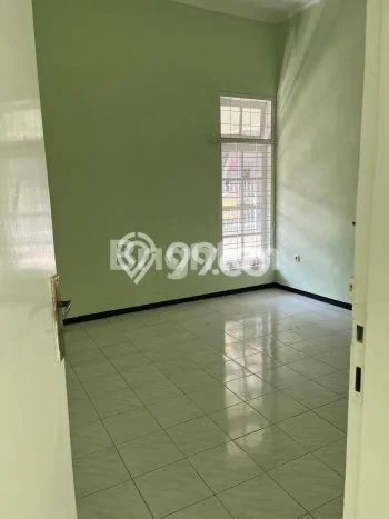Disewakan! Rumah 4 Kamar Tidur &
3 Kamar Mandi di Malang Kota, Malang Disewakan! Rumah 4 Kamar Tidur &
3 Kamar Mandi di Malang Kota, Malang