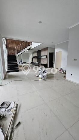 Rumah 4 KT 3 KM LT 350m2m², Luas Bangunan 450m2m² di Batununggal, Bandung Rumah 4 KT 3 KM LT 350m2m², Luas Bangunan 450m2m² di Batununggal, Bandung