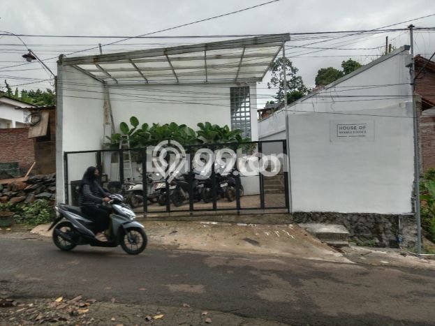 Area Ramai! Komersial Dijual di Gunung Pati untuk Bisnis Luas Bangunan 174m2 Area Ramai! Komersial Dijual di Gunung Pati untuk Bisnis Luas Bangunan 174m2