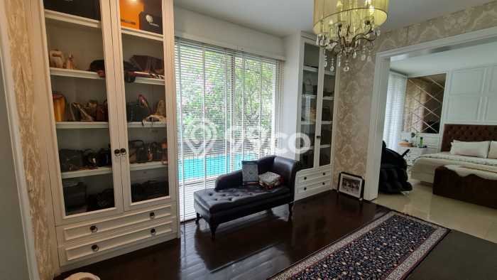 Hunian Mewah LB 400m2 Siap Pakai Desain Elegan di Bintaro, Jakarta Selatan Hunian Mewah LB 400m2 Siap Pakai Desain Elegan di Bintaro, Jakarta Selatan
