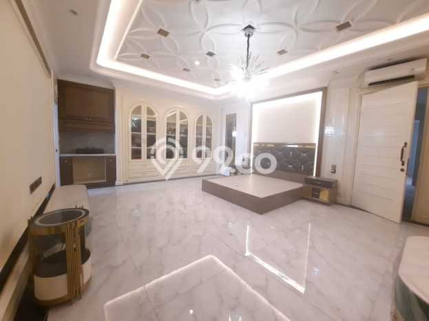 For Sale! Luxury House LT 240m2 Desain Elegan di BSD For Sale! Luxury House LT 240m2 Desain Elegan di BSD