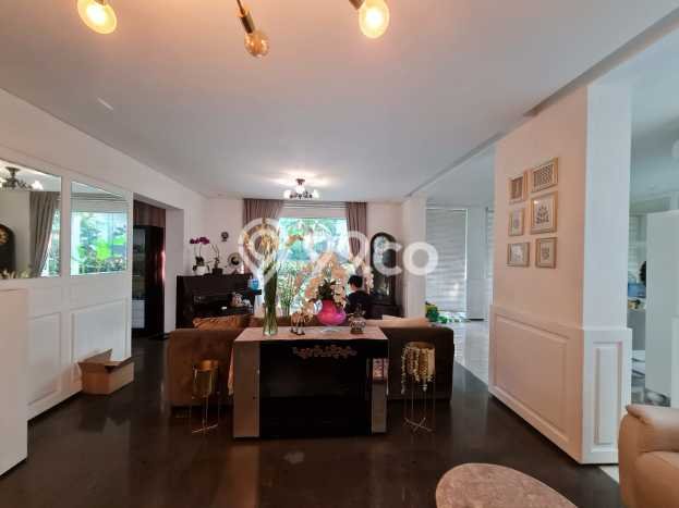 Hunian Mewah LB 400m2 Siap Pakai Desain Elegan di Bintaro, Jakarta Selatan Hunian Mewah LB 400m2 Siap Pakai Desain Elegan di Bintaro, Jakarta Selatan