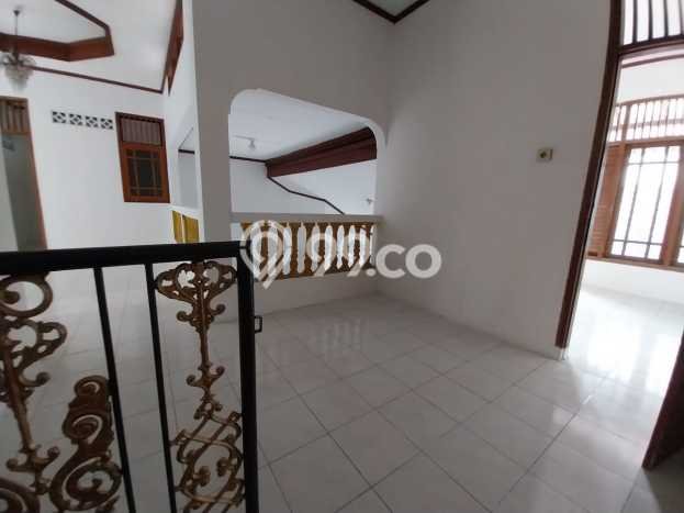 Jual Rumah Minimalis Bagus Punya 5 KT di Ciledug Tangerang SHM Jual Rumah Minimalis Bagus Punya 5 KT di Ciledug Tangerang SHM