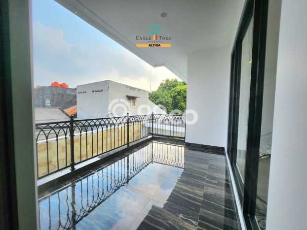 Rumah Elit Modern Tanpa Renovasi di Veteran Jakarta Selatan Rumah Elit Modern Tanpa Renovasi di Veteran Jakarta Selatan