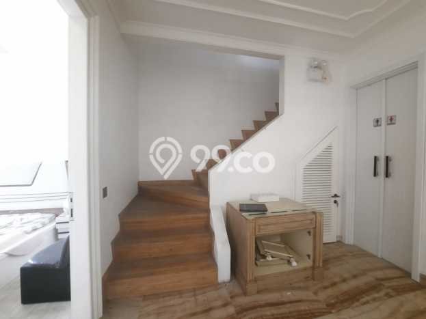 For Sale! Luxury House LT 240m2 Desain Elegan di BSD For Sale! Luxury House LT 240m2 Desain Elegan di BSD