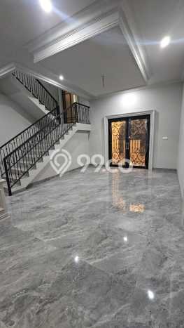 Jual Rumah Luas Elegan Dengan View Eksklusif di Cibubur, Bogor Jual Rumah Luas Elegan Dengan View Eksklusif di Cibubur, Bogor