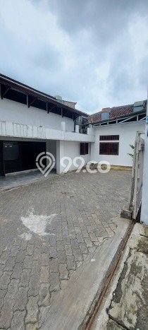 Ready to Use! Luxury House LT 382m2 Desain Modern di SCBD Ready to Use! Luxury House LT 382m2 Desain Modern di SCBD