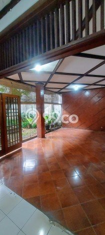 Ready to Use! Luxury House LT 382m2 Desain Modern di SCBD Ready to Use! Luxury House LT 382m2 Desain Modern di SCBD