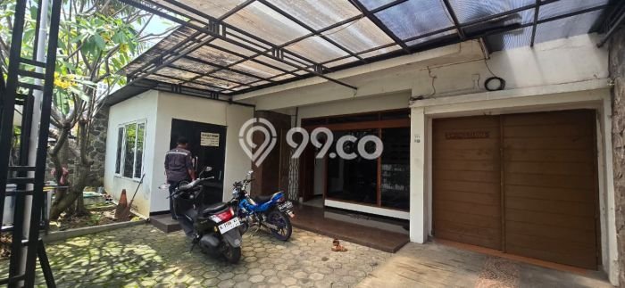 Disewakan Rumah Harga Terjangkau di Pleburan Semarang dengan 6 Kamar Tidur Disewakan Rumah Harga Terjangkau di Pleburan Semarang dengan 6 Kamar Tidur