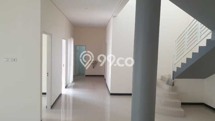 Rumah Modern 5 KT di Soekarno Hatta Malang Semi Furnished Rumah Modern 5 KT di Soekarno Hatta Malang Semi Furnished