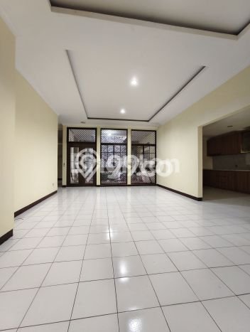 BEST CHOICE! Rumah di Tanjung Barat, 3 KT, Dekat Sekolah, LT 200m² LB 220m² BEST CHOICE! Rumah di Tanjung Barat, 3 KT, Dekat Sekolah, LT 200m² LB 220m²