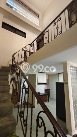 Rumah Elit Modern Tanpa Renovasi di Pondok Indah Jakarta Selatan Rumah Elit Modern Tanpa Renovasi di Pondok Indah Jakarta Selatan