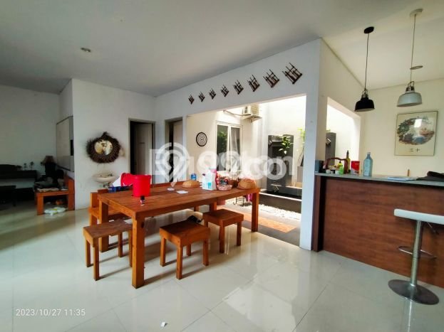 Rumah Strategis Modern Lb 220m2 di Beji, Depok Rumah Strategis Modern Lb 220m2 di Beji, Depok