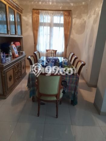 For Sale! Luxury House LT 215m2 Desain Modern di Tanjung Barat For Sale! Luxury House LT 215m2 Desain Modern di Tanjung Barat