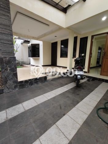 BEST CHOICE! Rumah di Tanjung Barat, 3 KT, Dekat Sekolah, LT 200m² LB 220m² BEST CHOICE! Rumah di Tanjung Barat, 3 KT, Dekat Sekolah, LT 200m² LB 220m²