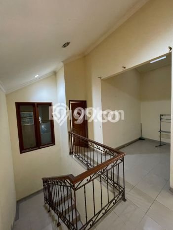 PREMIUM CHOICE! Rumah di Margonda, 3 KT, Lingkungan Strategis, Luas 200m² Bangunan 170m² PREMIUM CHOICE! Rumah di Margonda, 3 KT, Lingkungan Strategis, Luas 200m² Bangunan 170m²