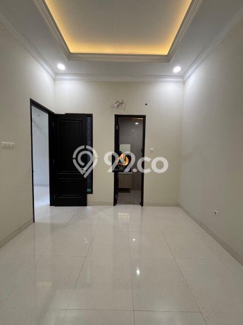 Dijual Rumah Luas Elegan Dengan View Eksklusif di Rawamangun, Jakarta Timur Dijual Rumah Luas Elegan Dengan View Eksklusif di Rawamangun, Jakarta Timur