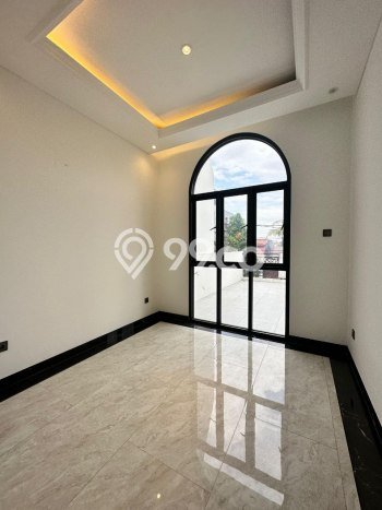Siap Huni Rumah Mewah 6 Kamar di Jagakarsa Dekat ke Mana Pun Siap Huni Rumah Mewah 6 Kamar di Jagakarsa Dekat ke Mana Pun