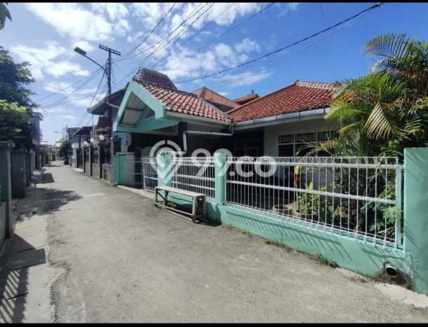 Jual Rumah Strategis Bagus Punya 4 KT di Ciputat Tangerang Selatan SHM Jual Rumah Strategis Bagus Punya 4 KT di Ciputat Tangerang Selatan SHM