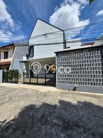 Hot Offer Hunian Mewah Ideal dan Luas di Duren Sawit, Jakarta Timur Hot Offer Hunian Mewah Ideal dan Luas di Duren Sawit, Jakarta Timur