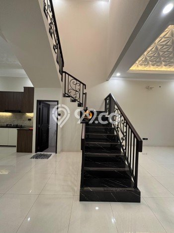 Rumah Elit Modern Tanpa Renovasi di Pondok Bambu Jakarta Timur Rumah Elit Modern Tanpa Renovasi di Pondok Bambu Jakarta Timur