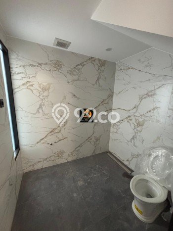 Dijual Rumah Mewah Megah Dengan View Cantik di Pondok Kelapa, Jakarta Timur Dijual Rumah Mewah Megah Dengan View Cantik di Pondok Kelapa, Jakarta Timur