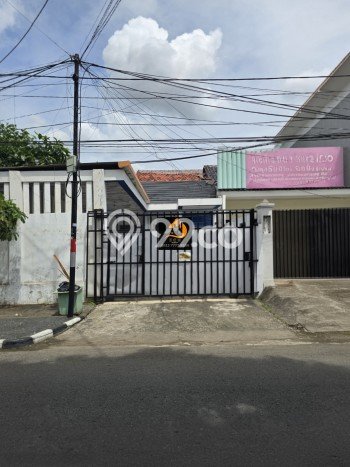 Komersial Bagus Dijual LB 100m2 Lokasi Strategis Jakarta Timur Area Cocok untuk Bisnis Komersial Bagus Dijual LB 100m2 Lokasi Strategis Jakarta Timur Area Cocok untuk Bisnis