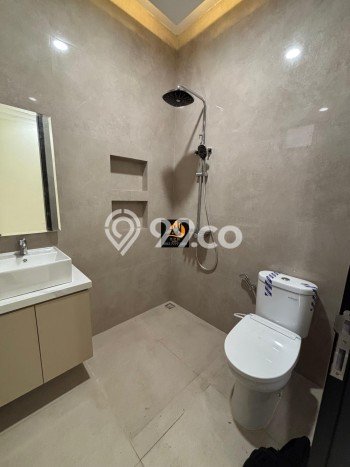 Dijual Rumah Luas Elegan Dengan View Eksklusif di Rawamangun, Jakarta Timur Dijual Rumah Luas Elegan Dengan View Eksklusif di Rawamangun, Jakarta Timur