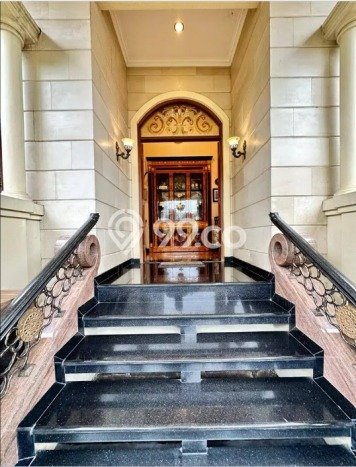 Siap Huni Rumah Mewah 11 Kamar di Pancoran Dekat ke Mana Pun Siap Huni Rumah Mewah 11 Kamar di Pancoran Dekat ke Mana Pun