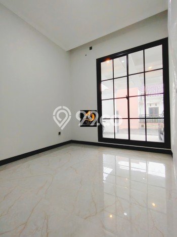 Jual Rumah Strategis Bagus Punya 4 KT di Ciracas Jakarta Timur SHM Jual Rumah Strategis Bagus Punya 4 KT di Ciracas Jakarta Timur SHM