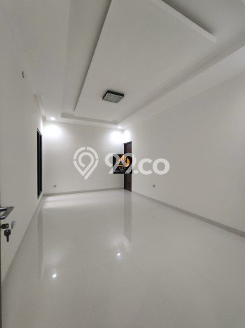 Rumah Elit LB 270m2 Siap Huni Desain Elegan di Pondok Kelapa, Jakarta Timur Rumah Elit LB 270m2 Siap Huni Desain Elegan di Pondok Kelapa, Jakarta Timur