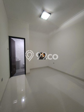 Rumah Elit LB 270m2 Siap Huni Desain Elegan di Pondok Kelapa, Jakarta Timur Rumah Elit LB 270m2 Siap Huni Desain Elegan di Pondok Kelapa, Jakarta Timur
