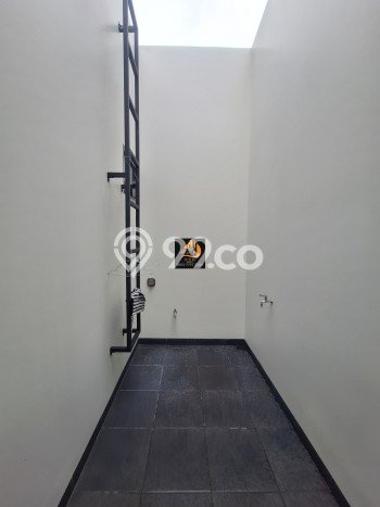 Rumah Elit Modern Tanpa Renovasi di Pondok Bambu Jakarta Timur Rumah Elit Modern Tanpa Renovasi di Pondok Bambu Jakarta Timur
